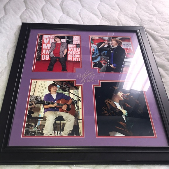 AUTHENTIC JUSTIN BIEBER SIGNED PICTURE FRAME 2011 - Picture 1 of 3
